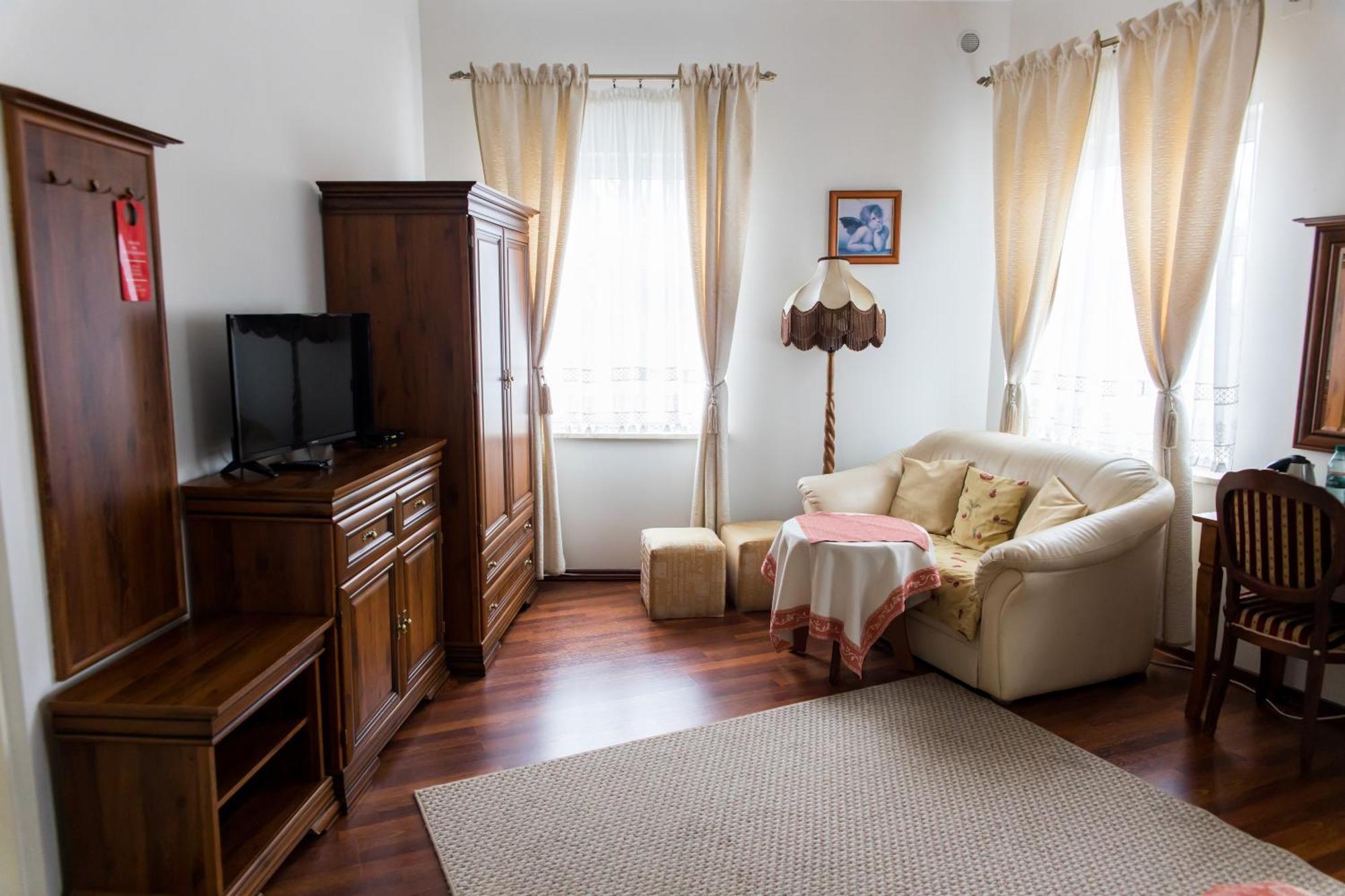 Hotel Napoleon Wroblew  Εξωτερικό φωτογραφία
