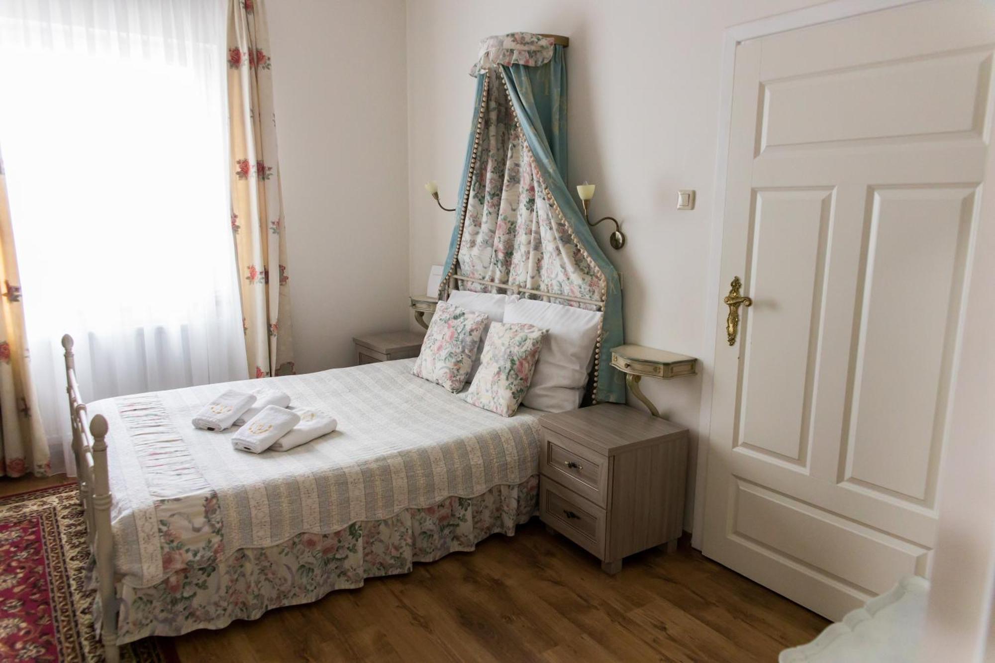 Hotel Napoleon Wroblew  Εξωτερικό φωτογραφία