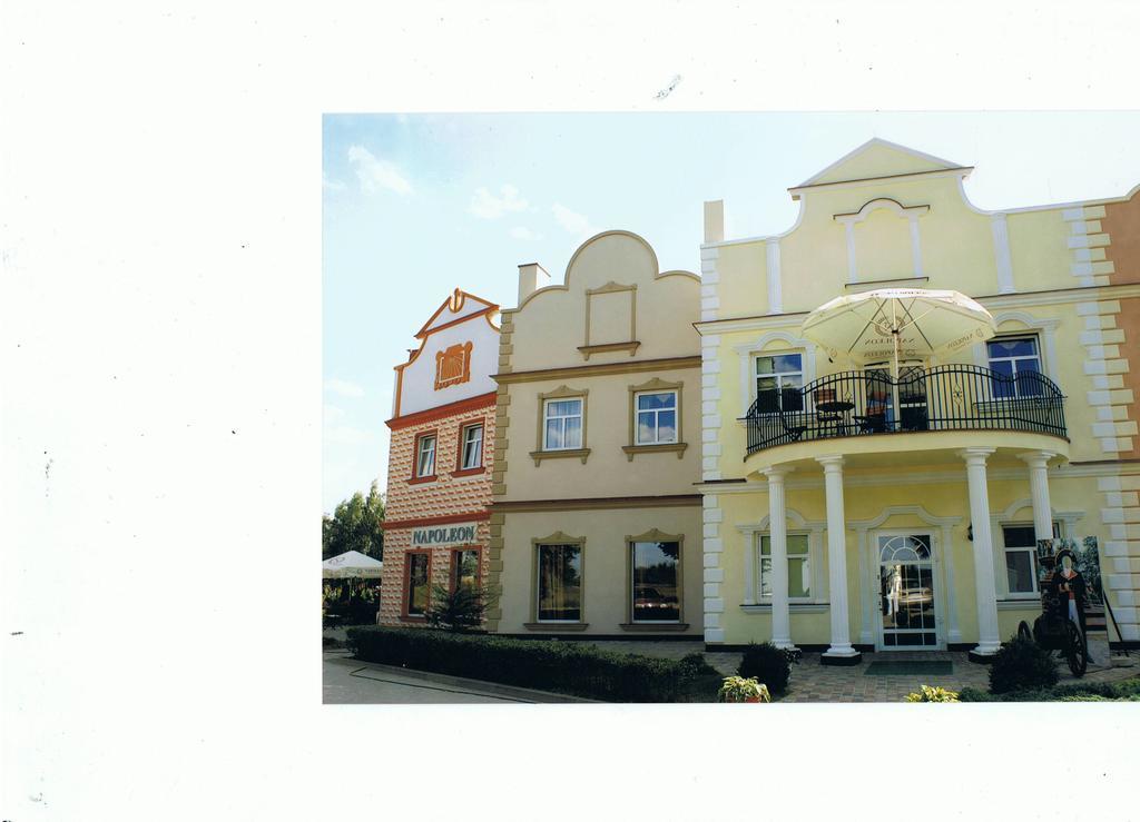 Hotel Napoleon Wroblew  Εξωτερικό φωτογραφία